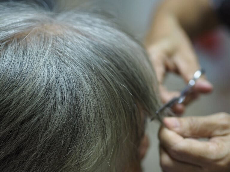 Siwiejące włosy