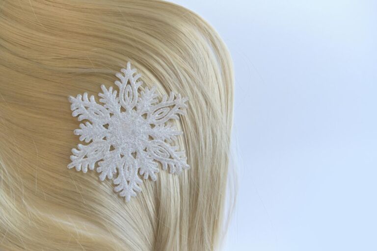 Jak dbać o farbowane włosy w zimie: kluczowe zasady pielęgnacji